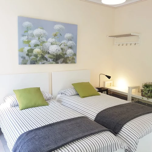 2 – Appartamento con 2 camere da letto e vista giardino